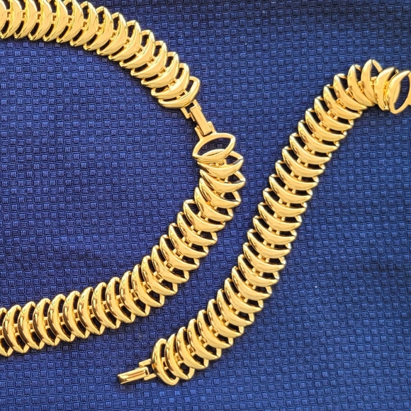 Necklace & Bracelet Gold-tone Metal NWOT/NIB - Picture 15 of 15
